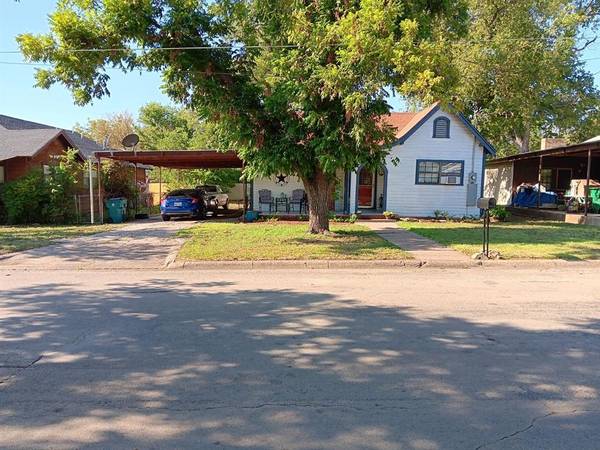 208 E 9th Street, Coleman, TX 76834