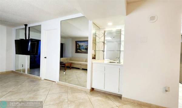 Hollywood, FL 33019,1201 S ocean  #2007N