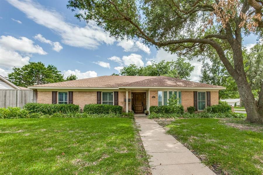 927 Sandalwood Avenue, Richardson, TX 75080