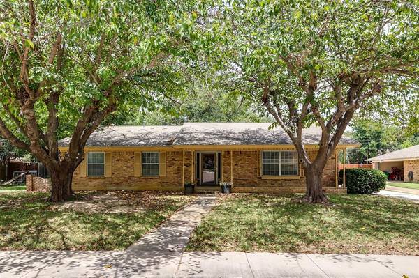 1202 Roman Road, Grand Prairie, TX 75050