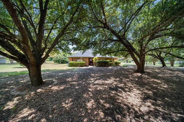 225 Jeffrey Road,  Palmer,  TX 75152