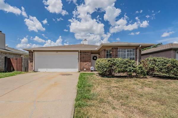 719 Charles City Drive, Arlington, TX 76018