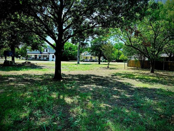 326 E Grand Street, Whitewright, TX 75491