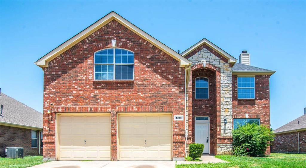 1316 Clearwater Drive, Grand Prairie, TX 75052