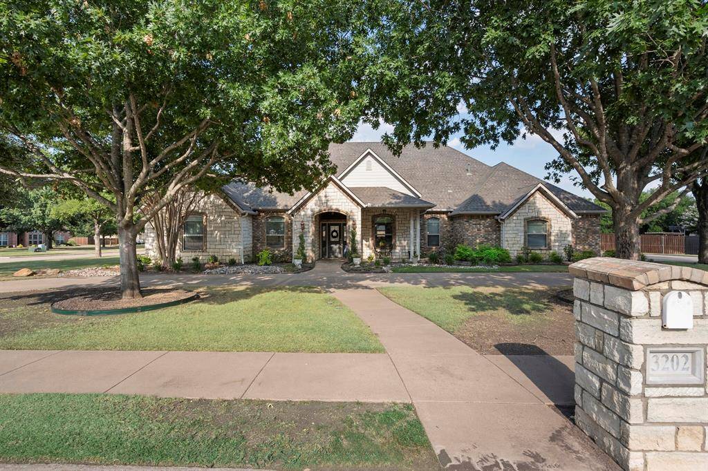 3202 Bent Creek Court, Midlothian, TX 76065