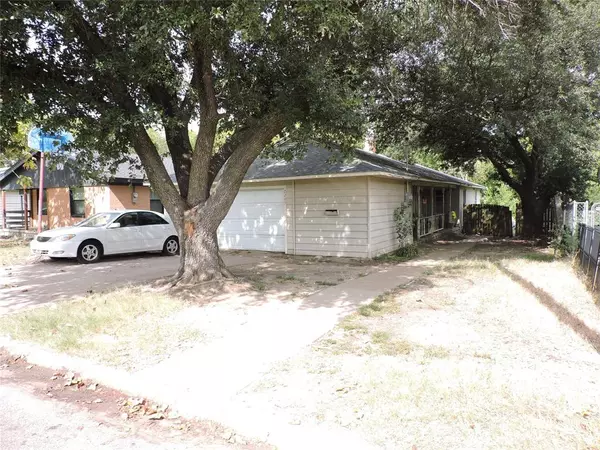 2209 N Crockett Street, Sherman, TX 75092