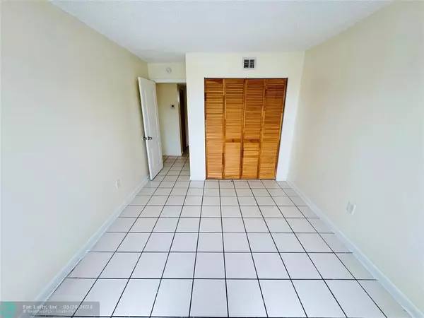 Lauderdale Lakes, FL 33311,3610 NW 21st St  #205