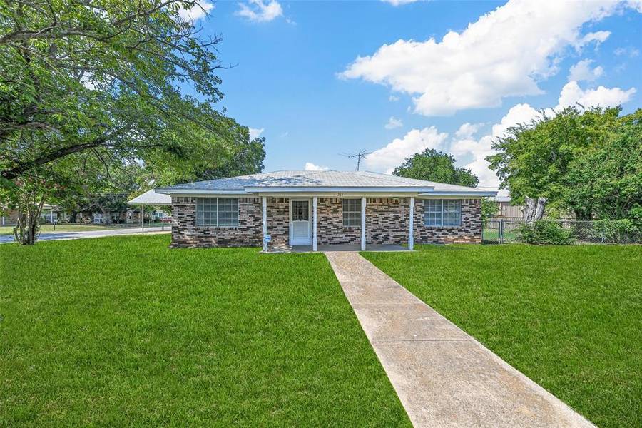 213 W Boyd Avenue, Boyd, TX 76023