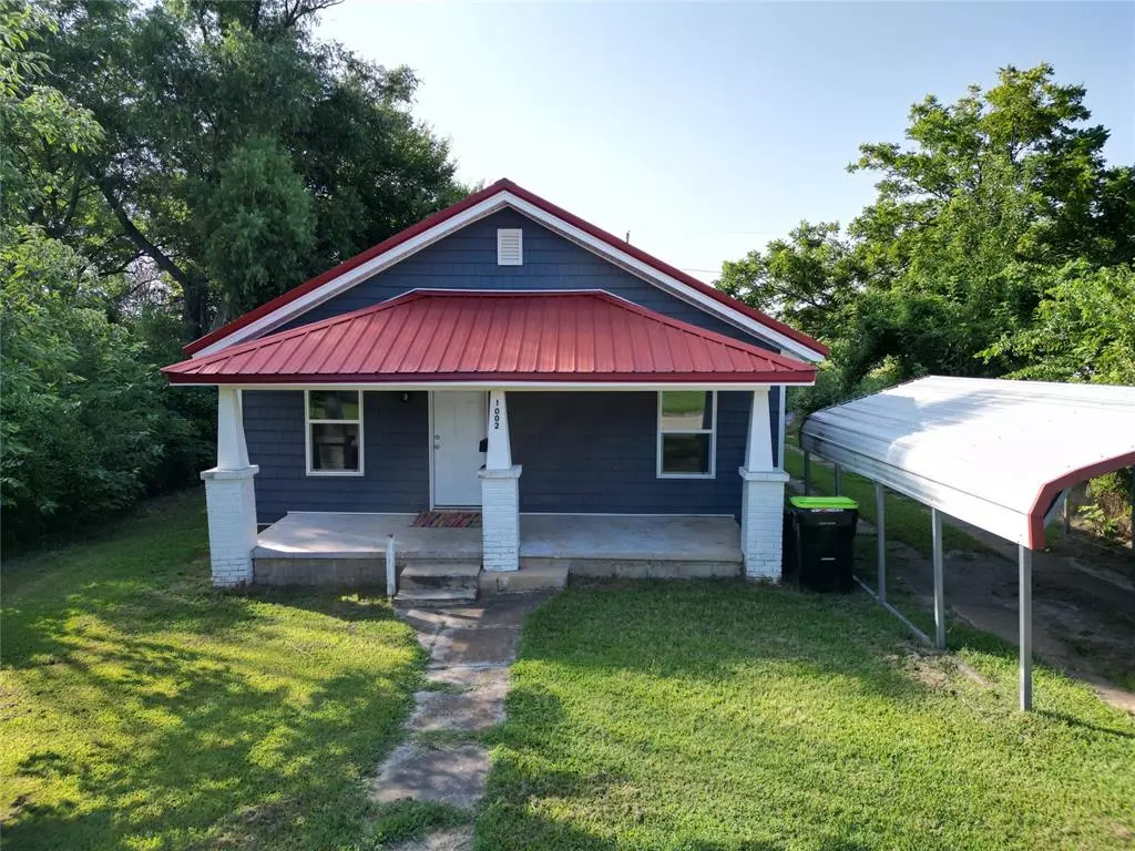 Holdenville, OK 74848,1002 S Oak Street