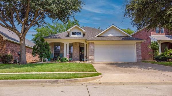 1019 Shortleaf Pine Drive,  Arlington,  TX 76012