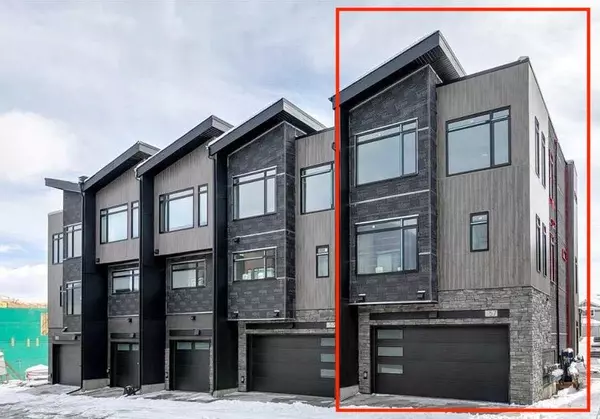 57 Royal Elm GN NW, Calgary, AB T3G 0G8