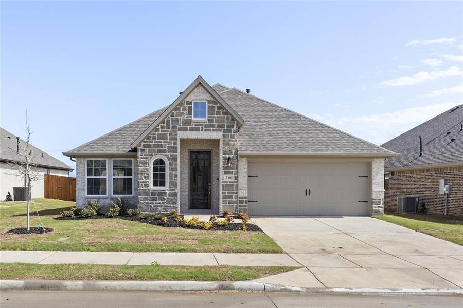 710 Creekview Lane, Lavon, TX 75166