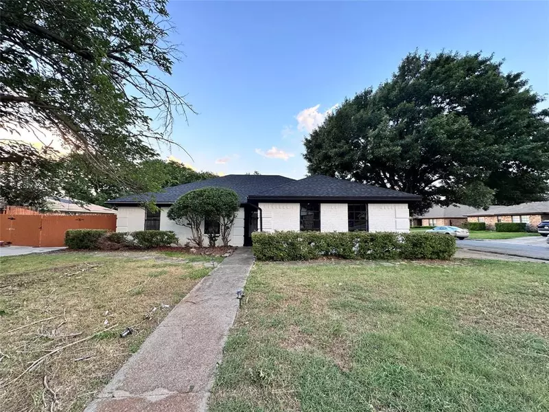 3900 Spoonwood Lane, Fort Worth, TX 76137