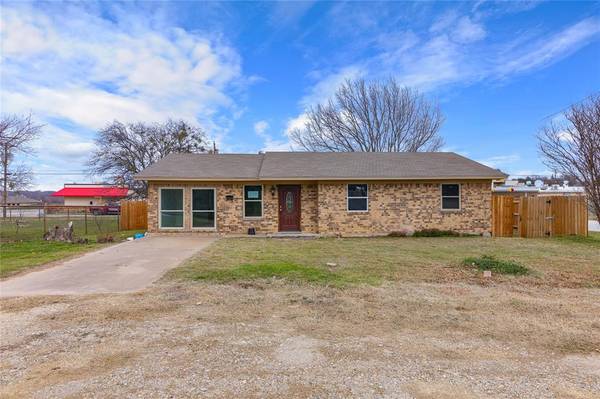 700 N Knox Street, Jacksboro, TX 76458