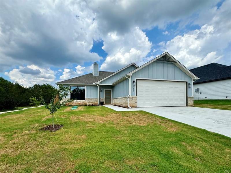 5801 Stonegate Circle, Granbury, TX 76048