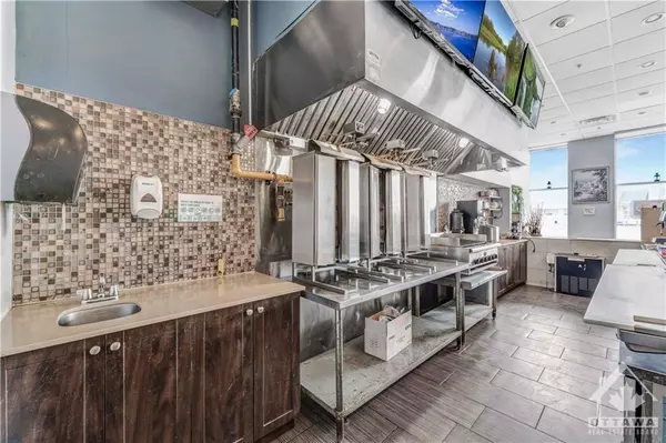 Ottawa, ON K1V 2N8,4456 LIMEBANK RD #8