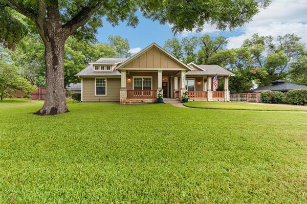 303 S 4th Street, Grandview, TX 76050