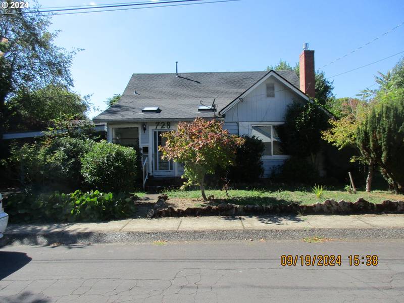 728/736 W UNION ST, Roseburg, OR 97471