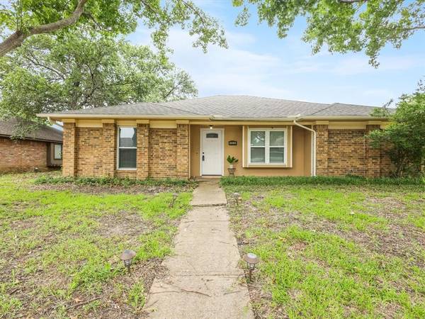 122 E Ridgegate Drive, Garland, TX 75040