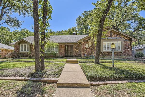 3312 Yellowstone Drive,  Arlington,  TX 76013