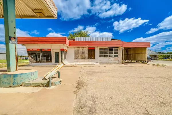 606 N Crockett Ave, Sonora, TX 76950