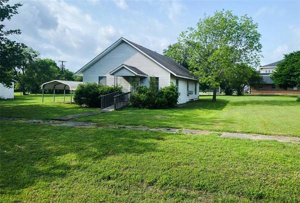 240 E Water, Milford, TX 76670