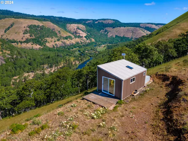 Suz Ridge RD, Klickitat, WA 98628