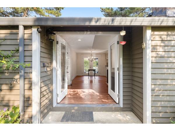 5560 NW TAMARRON PL, Portland, OR 97229