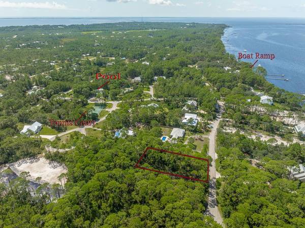 306 Magnolia Bay Dr, Eastpoint, FL 32328