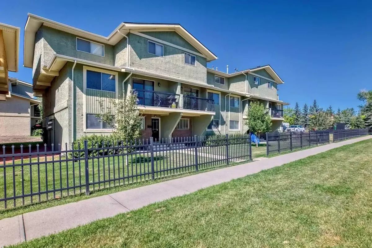 Calgary, AB T2W3N6,2200 Woodview DR SW #410