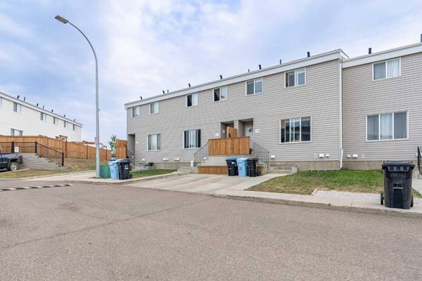 Fort Mcmurray, AB T9H3R5,711 Beacon Hill Drive DR #14