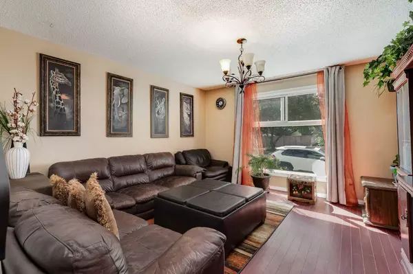 Calgary, AB T1Y3G1,875 Whitehill WAY NE