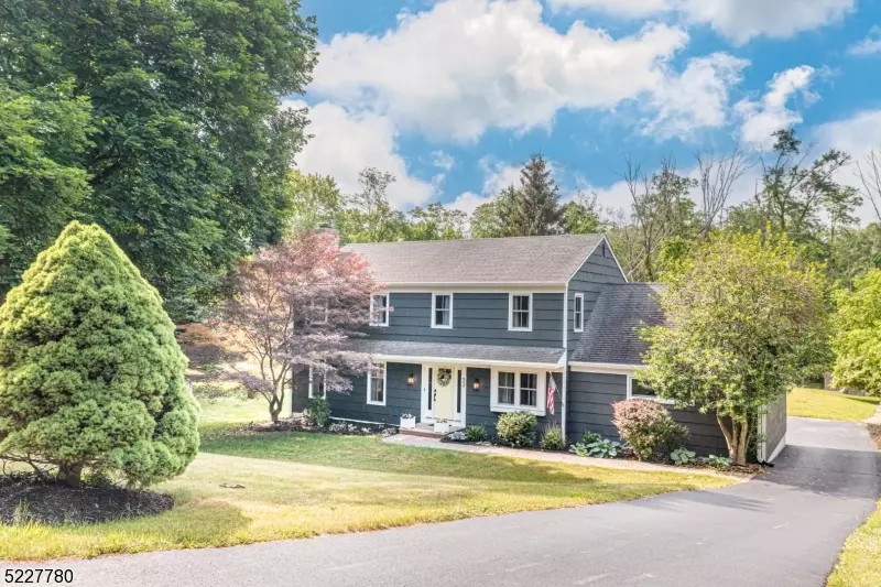 32 W Main St, Mendham Twp., NJ 07926