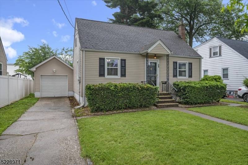 29 N 13Th St, Kenilworth Boro, NJ 07033
