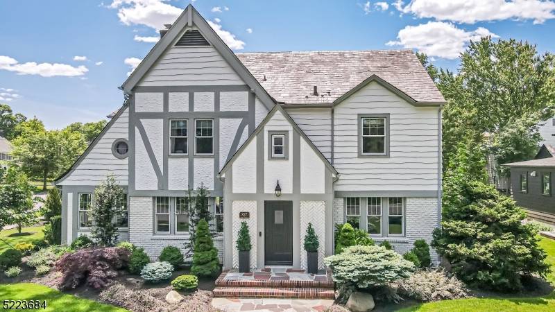 827 Cedar Ter, Westfield Town, NJ 07090
