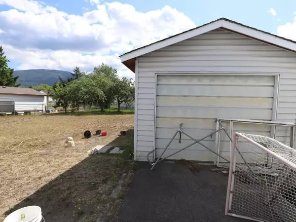 Merritt, BC V1K 1B8,2128 CLAPPERTON AVE