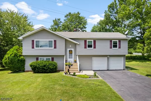 7 Peddlers Ln, Lopatcong Twp., NJ 08865