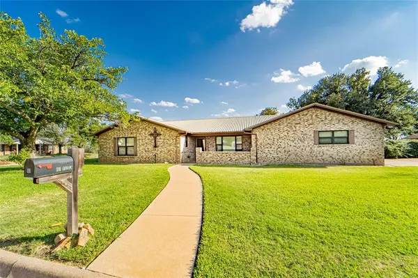 101 W Yucca Street, Breckenridge, TX 76424