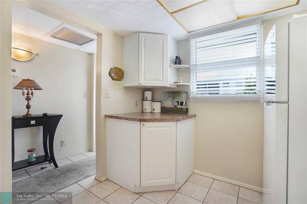 Oakland Park, FL 33309,111 Royal Park Dr  #2B