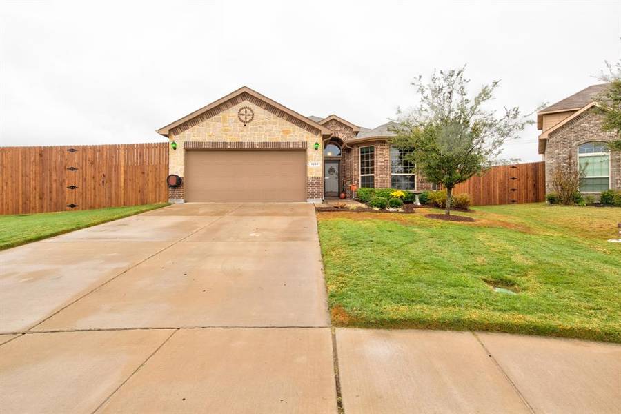 1201 Glen Court, Weatherford, TX 76087