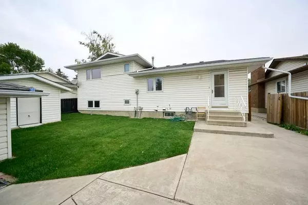 Calgary, AB T1Y 1V8,115 Pineside PL NE