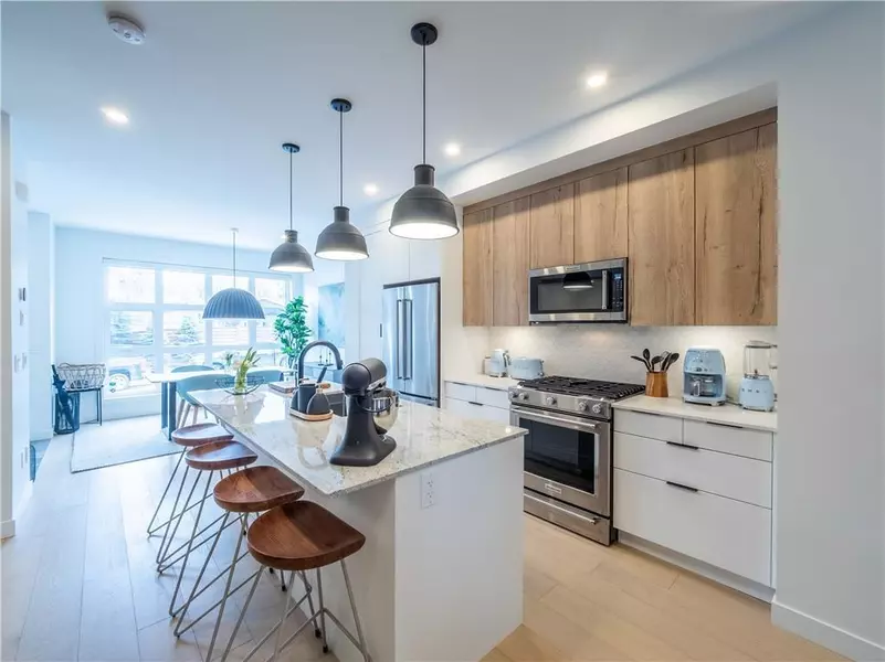 2909 22 ST Southwest, Calgary, AB T2T 6X1