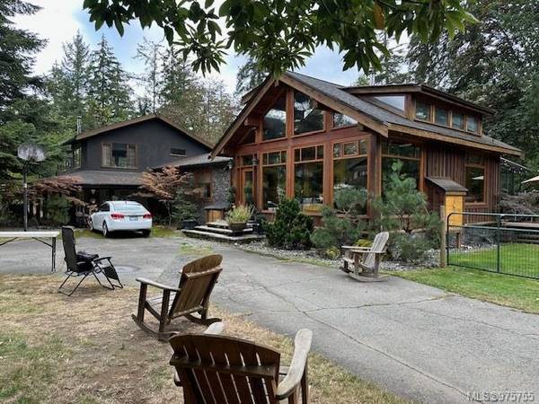 3744 Gibbins Rd, Duncan, BC V9L 6E8