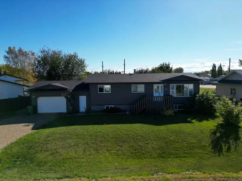 9809 107 Street, La Crete, AB T0H2H0