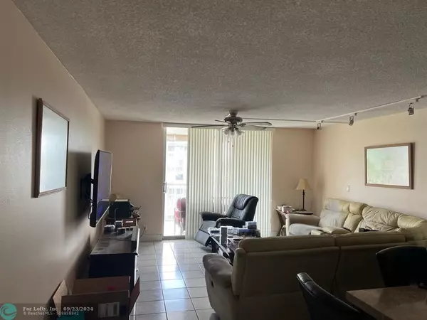 Hallandale Beach, FL 33009,1000 NE 12th Ave.  #607