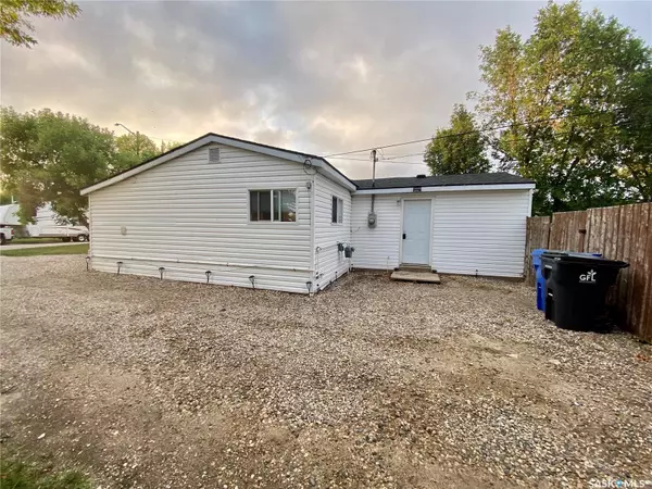 Lampman, SK S0C 1N0,112 Grove STREET