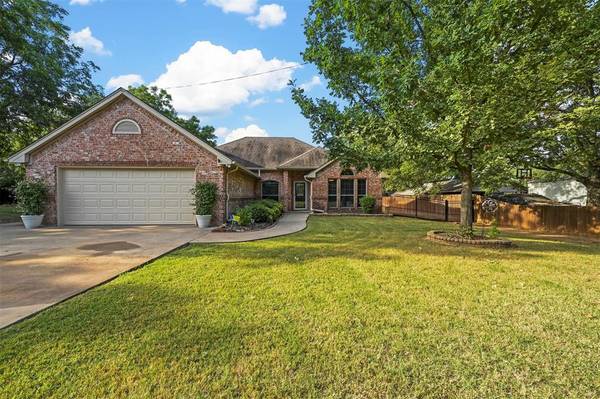 101 Oak Street,  Joshua,  TX 76058