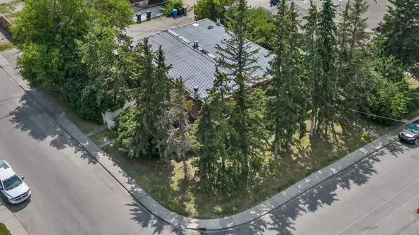 Calgary, AB T3B 1X7,7703 41 AVE NW