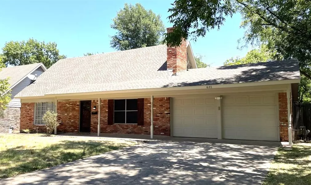 611 Waggoner Drive, Arlington, TX 76013