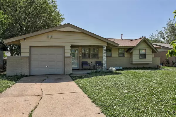 1108 N Norman Avenue, Moore, OK 73160